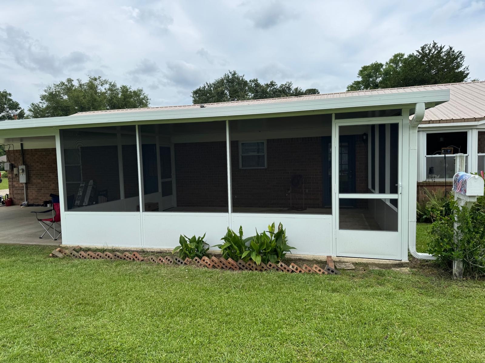 Superior Quality Custom Screen Room and Patio Cover room addition completed by Stonewall & Associates in Cantonment, FL